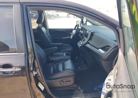 2017 Toyota Sienna Se z USA, uszkodzony, nr VIN 5TDXZ3DC8HS881260